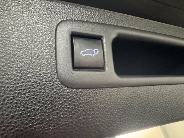 Used 2022 Toyota Highlander XLE AWD/4WD image 33