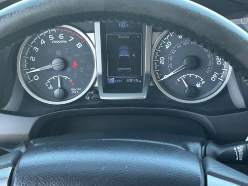 Used 2020 Toyota Tacoma SR5 RWD image 24