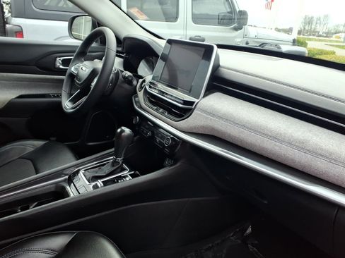 Used 2022 Jeep Compass Latitude w/ Sun and Sound Group image 19