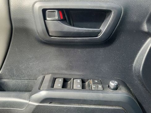 Used 2018 Toyota Tacoma SR w/ SR Convenience Package image 27