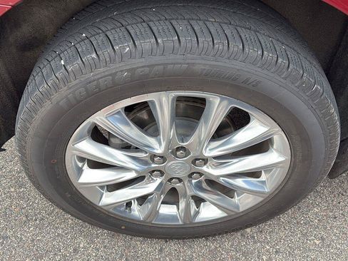Used 2021 Buick Enclave Essence AWD/4WD image 9