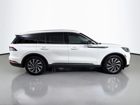 Used 2026 Lincoln Aviator 2WD image 4