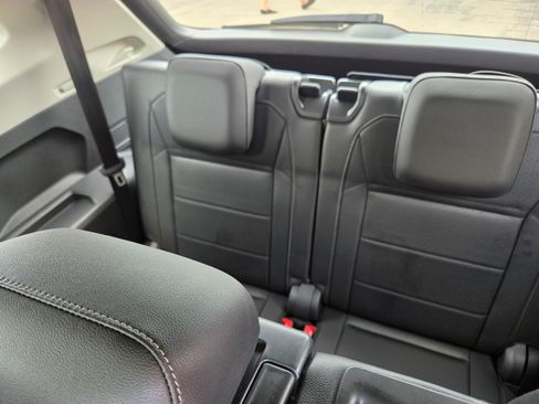 Used 2020 Volkswagen Tiguan SE w/ Panoramic Sunroof Package AWD/4WD image 11