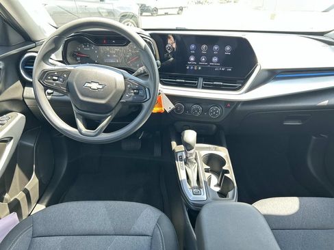 Used 2025 Chevrolet Trax LS w/ LS Convenience Package FWD image 22
