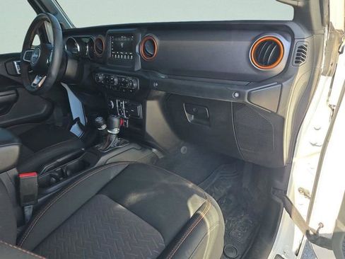 Certified 2021 Jeep Gladiator Mojave w/ Cold Weather Group image 18