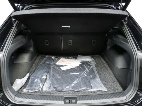 New 2026 Volkswagen Tiguan SEL R-Line image 28