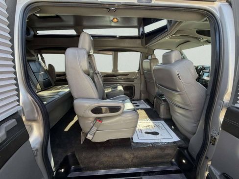Used 2021 Chevrolet Express 2500 LS w/ Enhanced Convenience Package RWD image 19