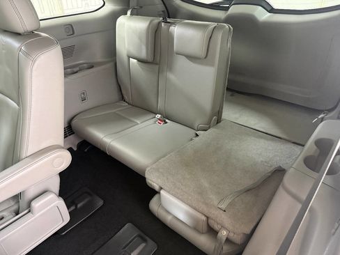 Used 2019 Toyota Highlander XLE AWD/4WD image 25