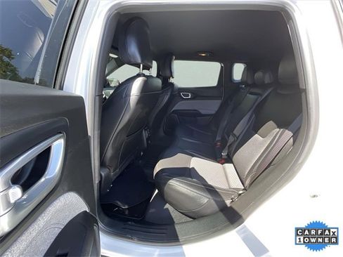 Used 2024 Jeep Compass Latitude image 28