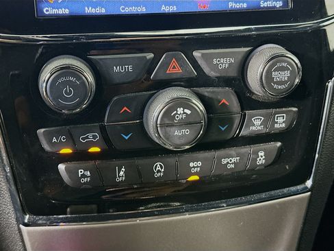 Used 2020 Jeep Grand Cherokee Altitude RWD image 24