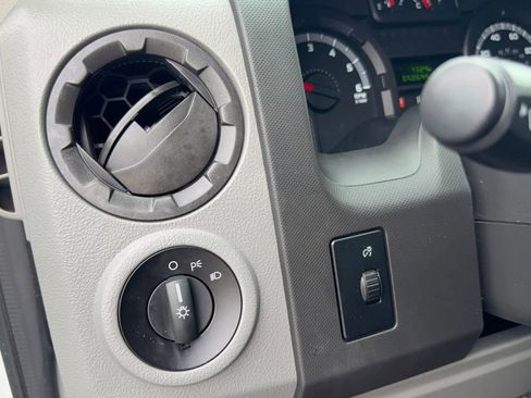 Used 2013 Ford E-350 and Econoline 350 Super Duty w/ PWR Group RWD image 19