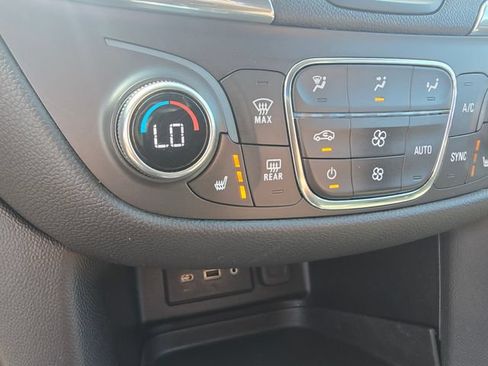 Used 2019 Chevrolet Equinox LT FWD image 20