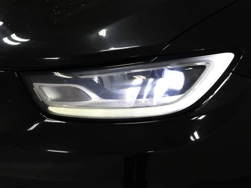 Used 2023 Chrysler Pacifica Touring-L FWD image 13