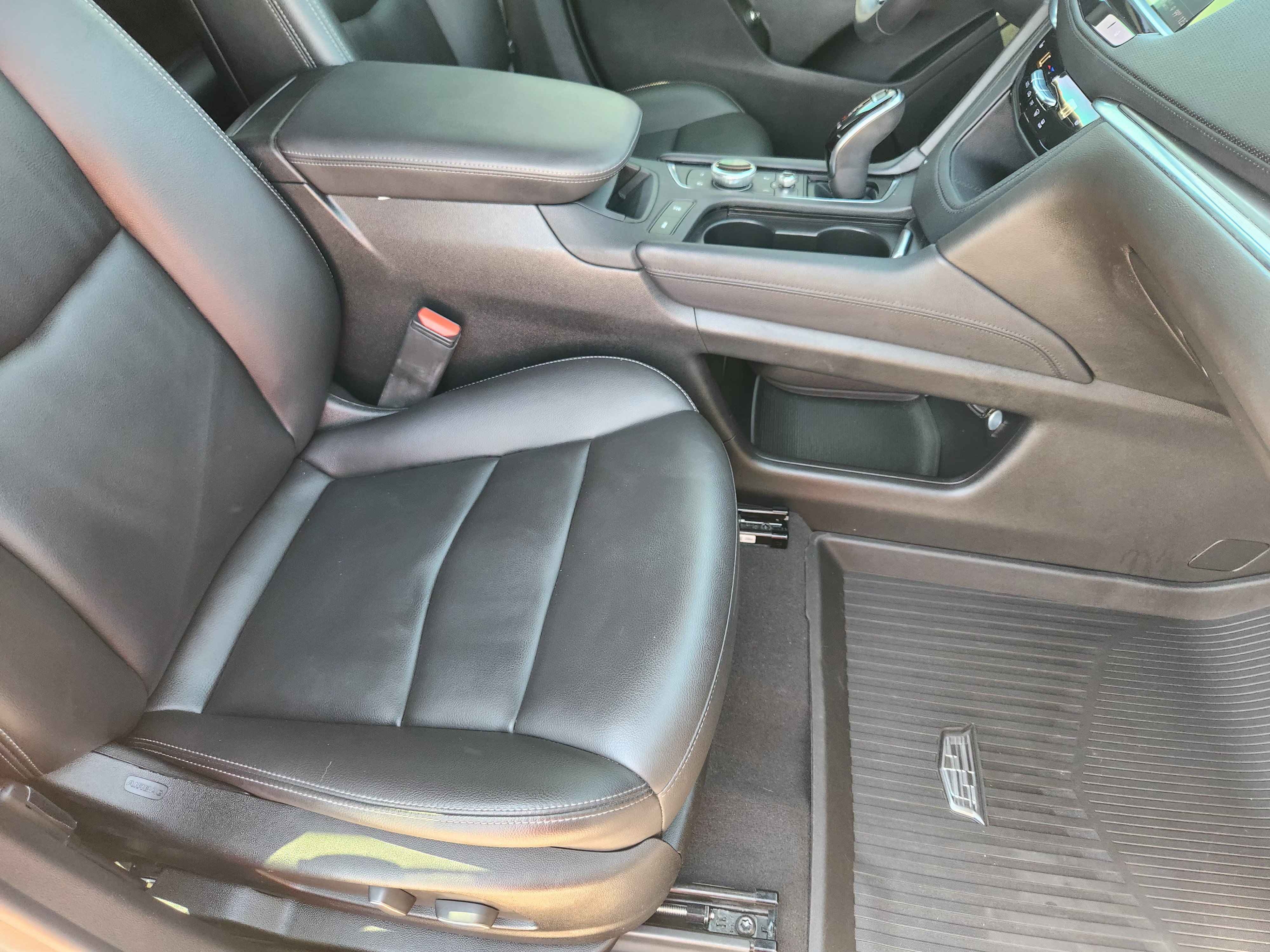 Used 2022 Cadillac XT5 Luxury w/ LPO, Floor Liner Package FWD image 15