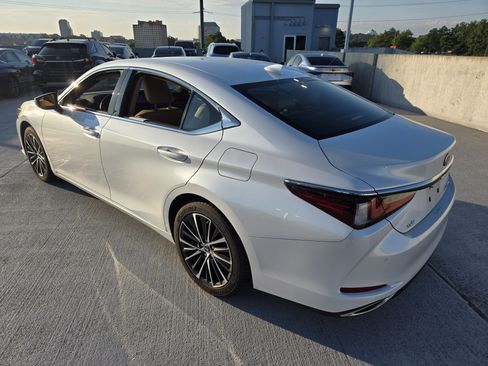 Used 2023 Lexus ES 350 w/ Premium Package FWD image 3