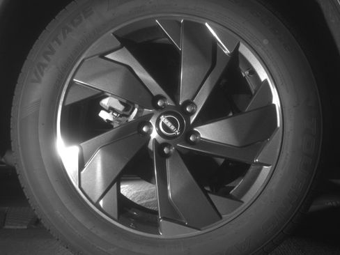 Used 2025 Nissan Rogue SV image 15