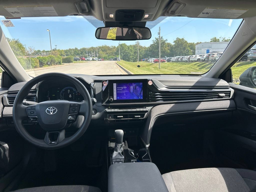 Used 2025 Toyota Camry LE FWD image 5