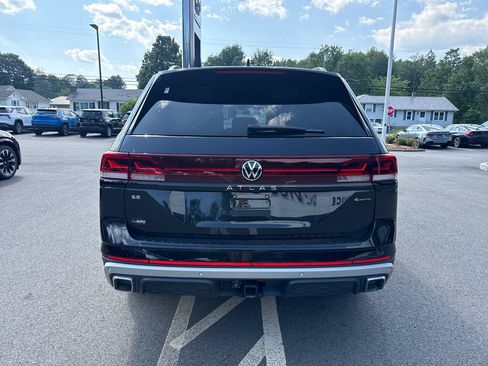 Used 2025 Volkswagen Atlas Peak Edition SE AWD/4WD image 4
