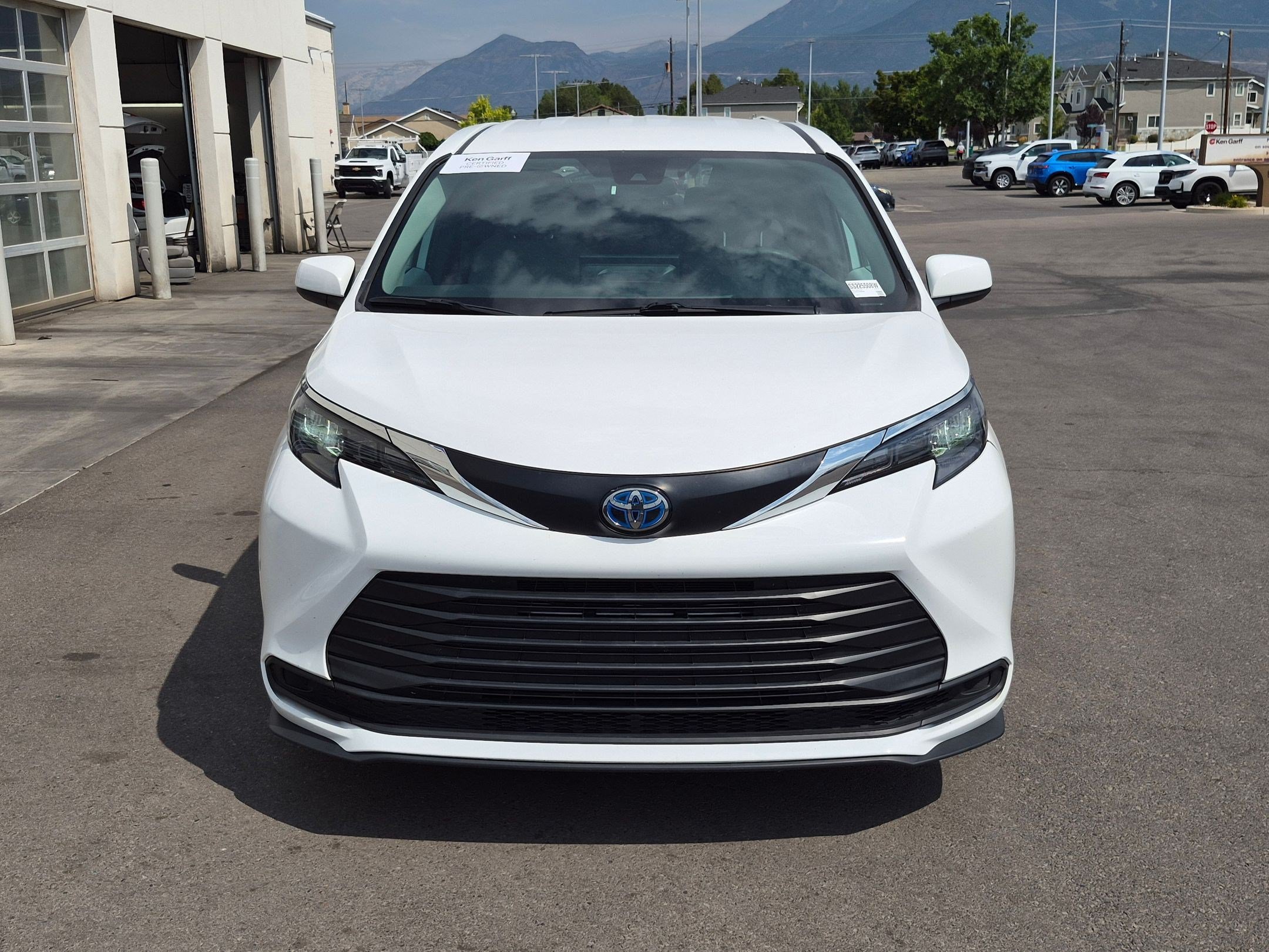 Used 2025 Toyota Sienna LE FWD image 12