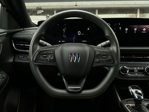 Used 2025 Buick Envista Preferred image 32