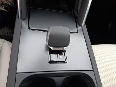 Used 2025 Land Rover Discovery Sport S image 15