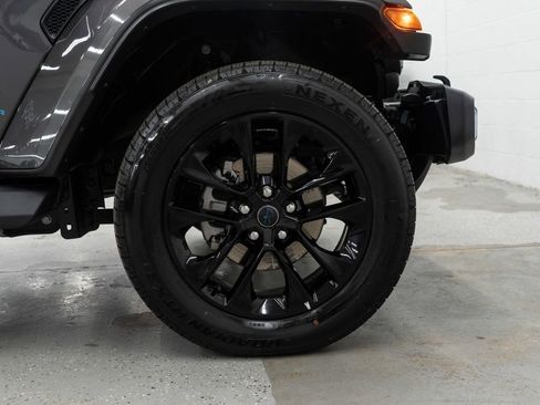 Used 2025 Jeep Wrangler Unlimited Sahara AWD/4WD image 31