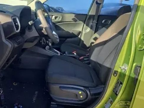 Used 2021 Hyundai Venue SE FWD image 7