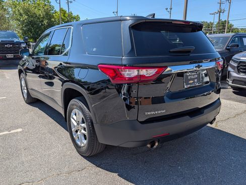 Used 2018 Chevrolet Traverse LS FWD image 3