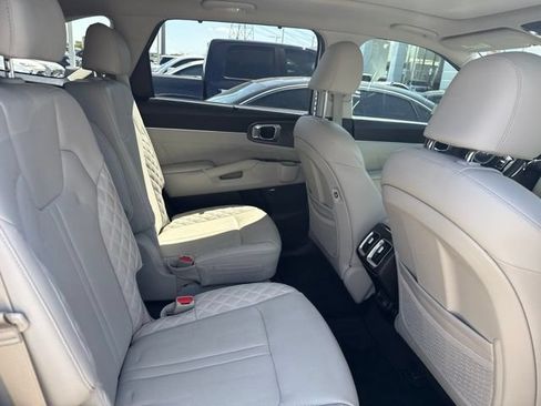 Used 2023 Kia Sorento SX AWD/4WD image 10