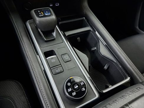 Used 2022 Nissan Pathfinder SV image 13