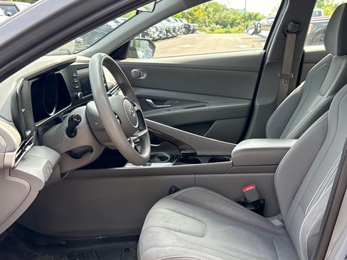 Used 2023 Hyundai Elantra Blue FWD image 4