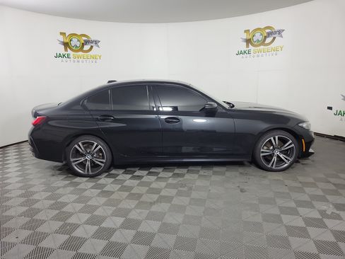 Used 2023 BMW 330i xDrive Sedan w/ Premium Package AWD/4WD image 4