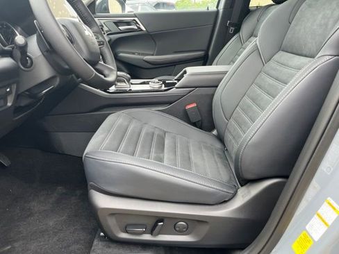 New 2026 Mitsubishi Outlander AWD image 18