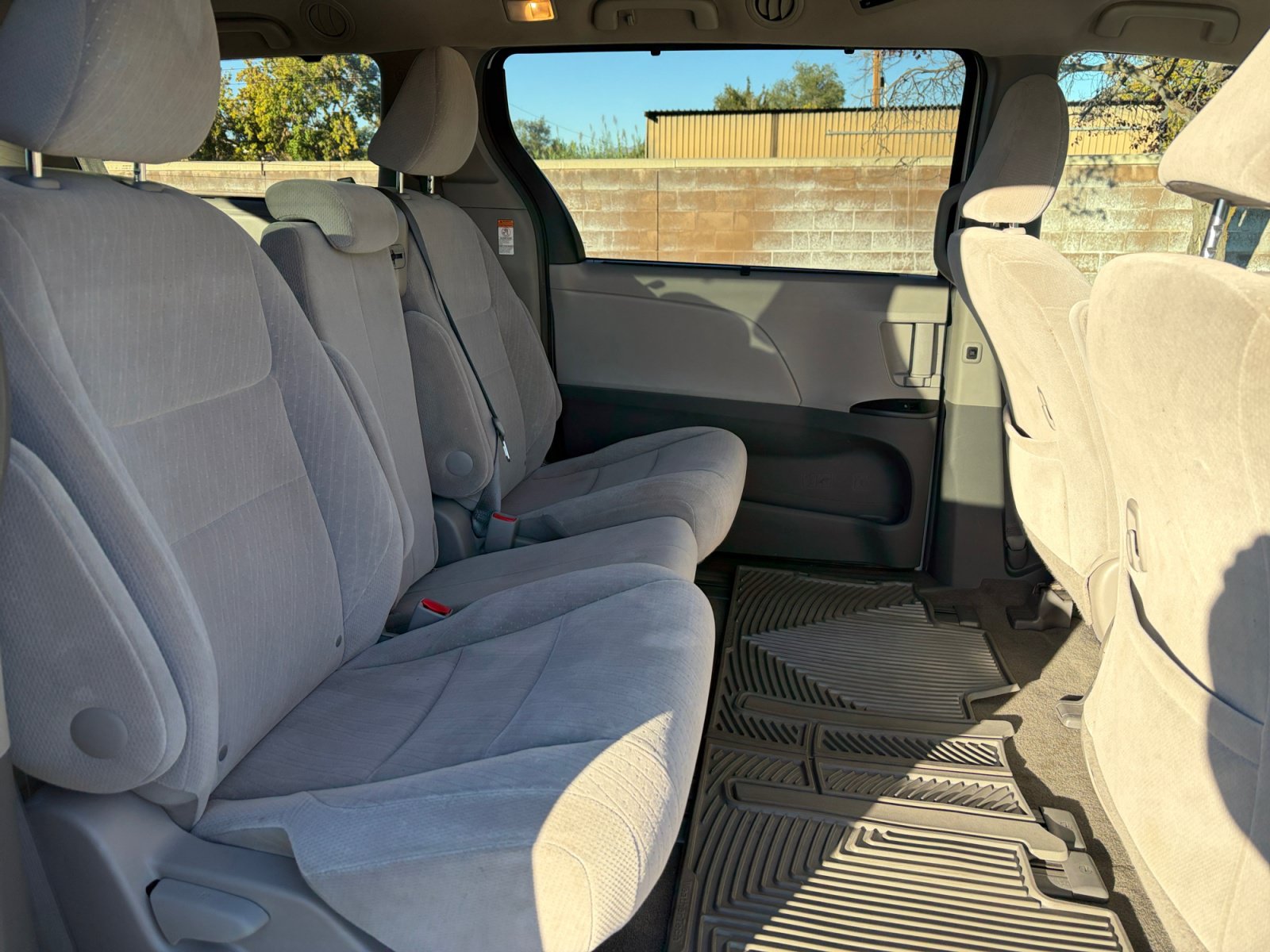 Used 2017 Toyota Sienna LE FWD image 26
