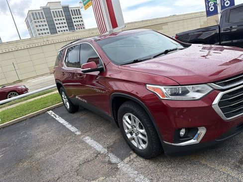 Used 2021 Chevrolet Traverse LT FWD image 2