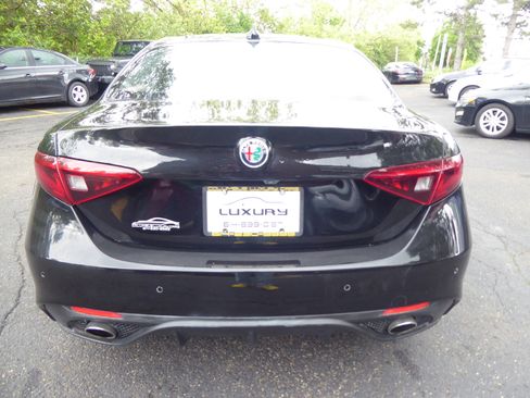 Used 2017 Alfa Romeo Giulia Ti w/ TI 19" Sport Package RWD image 11