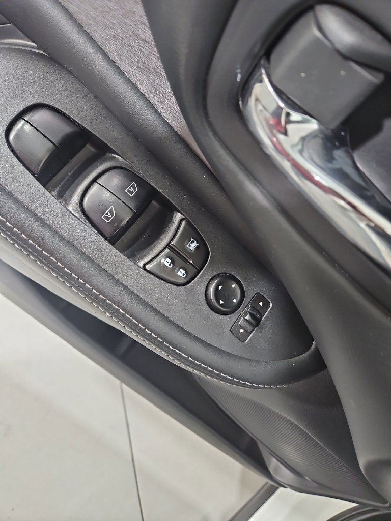 Used 2019 Nissan Murano S AWD/4WD image 12
