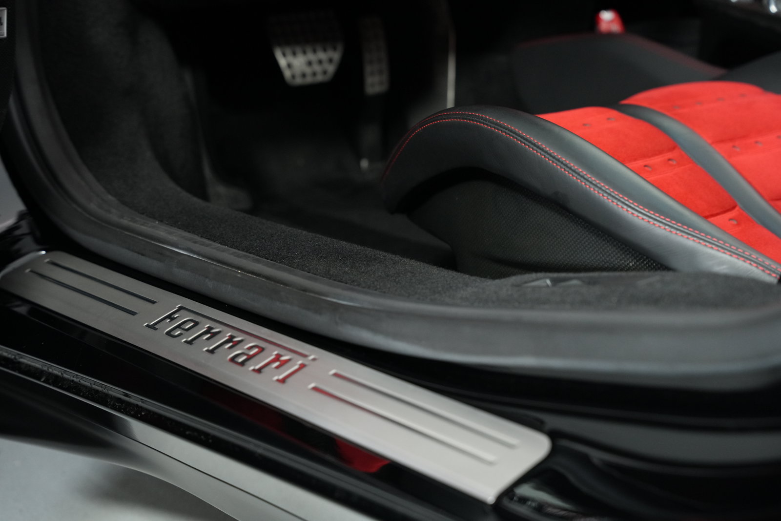 Used 2022 Ferrari F8 Spider RWD image 30