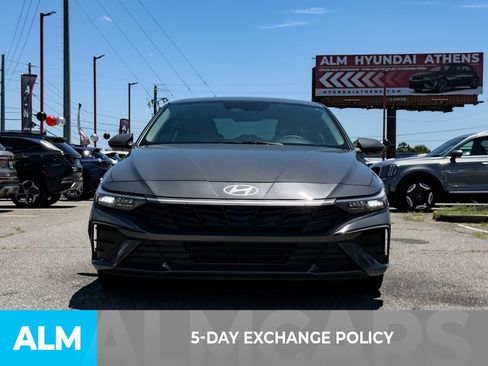 Used 2024 Hyundai Elantra SE FWD image 3