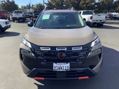 Used 2025 Nissan Rogue SV image 4