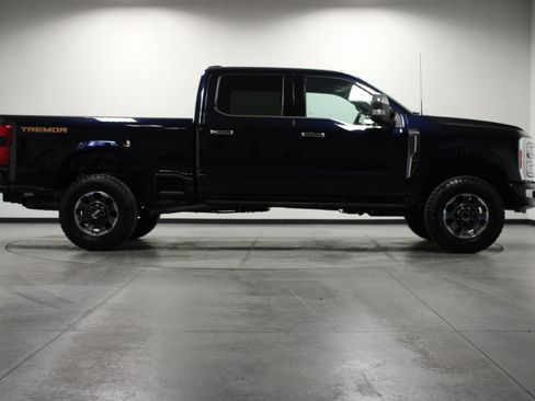 Used 2023 Ford F250 Platinum w/ Tremor Off-Road Package AWD/4WD image 3