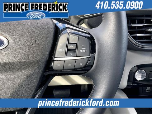 Used 2025 Ford Escape SE image 18