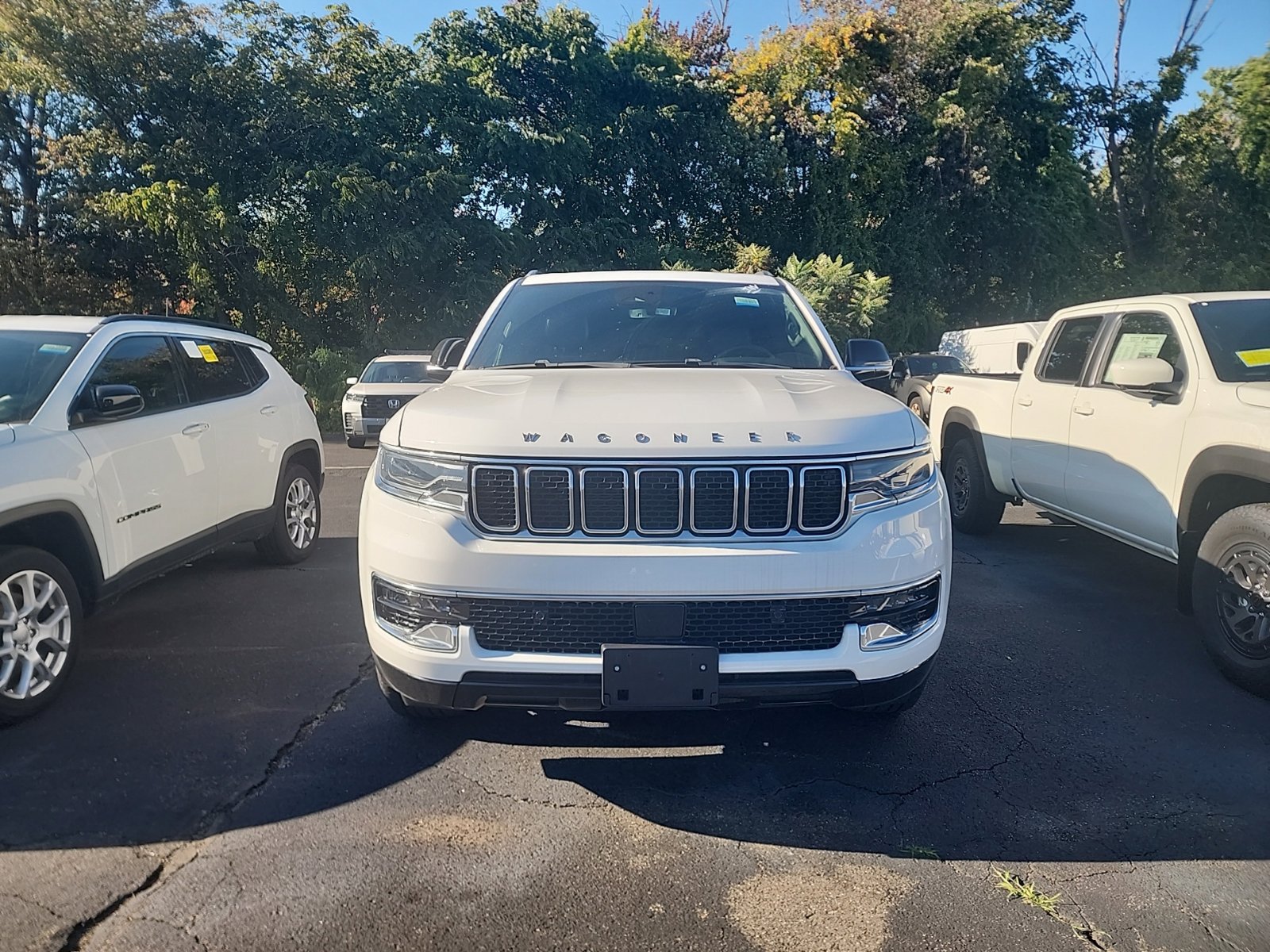 Used 2023 Jeep Wagoneer 4WD w/ Premium Group I image 2