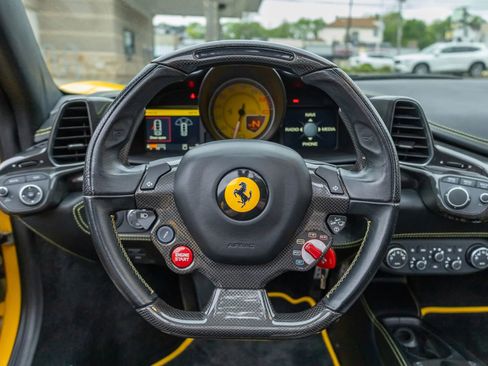 Used 2013 Ferrari 458 Spider RWD image 69