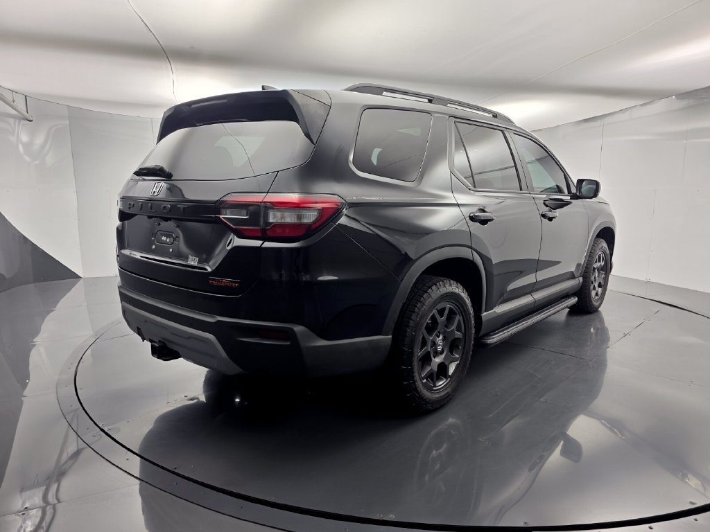 Used 2025 Honda Pilot TrailSport image 4