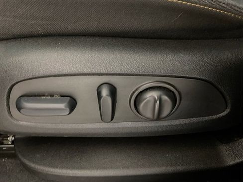 Used 2023 Chevrolet Equinox LT image 25