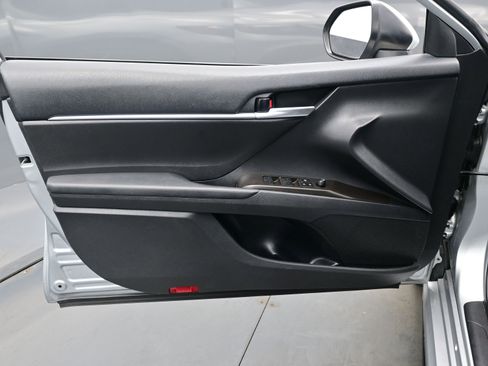 Used 2024 Toyota Camry SE image 9