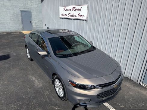 Used 2017 Chevrolet Malibu LT w/ Leather Package image 3