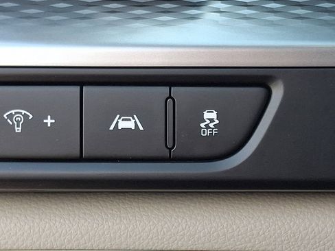 Used 2024 Kia Carnival LX FWD image 27