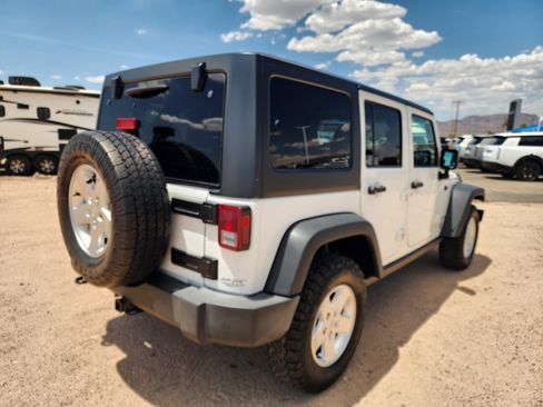 Used 2016 Jeep Wrangler Unlimited Rubicon w/ Connectivity Group AWD/4WD image 5